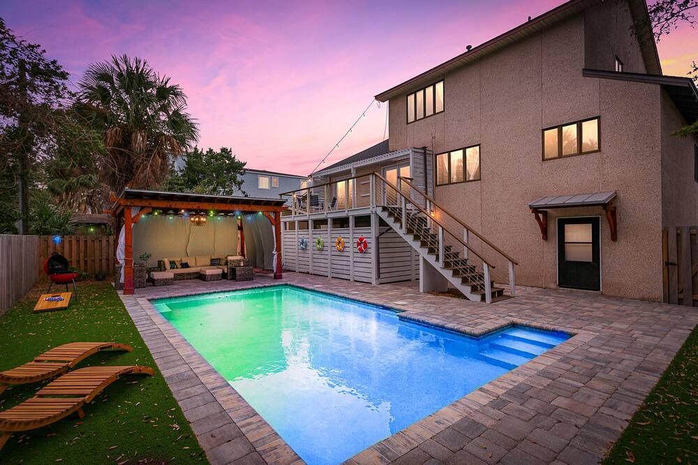 East Beach House | East Beach House w/ Pool 5BR Sleeps 12 Marsh Front