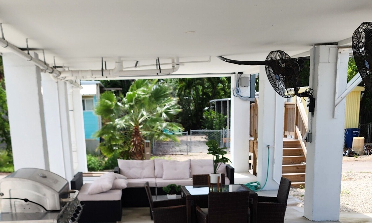 Tavernier House | Charming 2-bedroom house with AC, WiFi in brilliant Tavernier