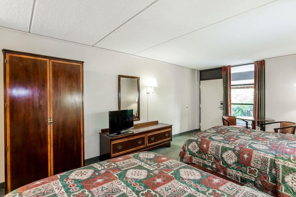 Photo of Bedroom in Statesboro