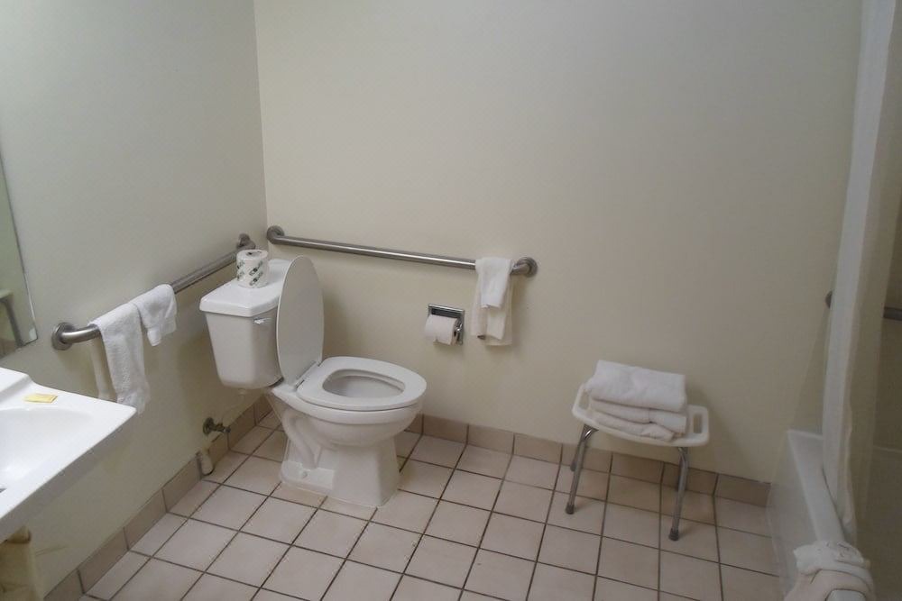 Photo of Bathroom in Adairsville