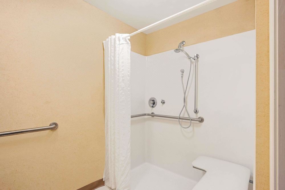 Photo of Bathroom in Pearl