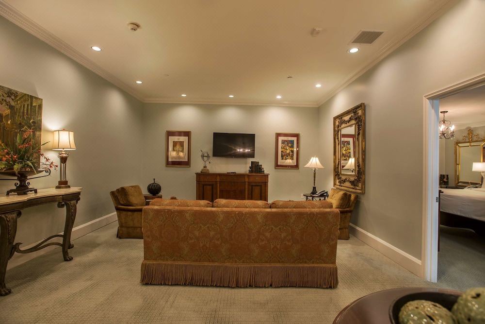 Photo of Livingroom in French Quarter