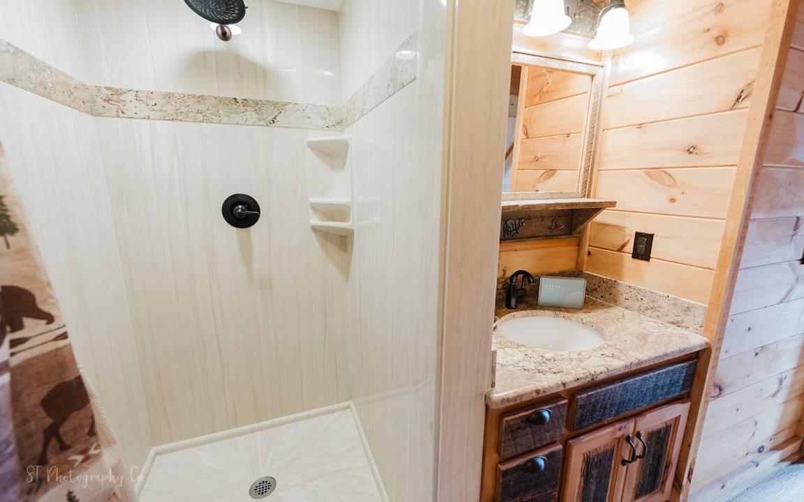 Photo of Bathroom in Gatlinburg - Pigeon Forge