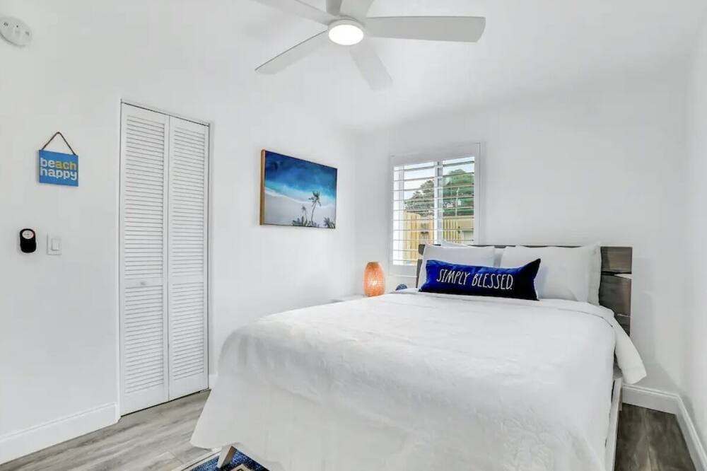 Photo of Bedroom in Edgewater