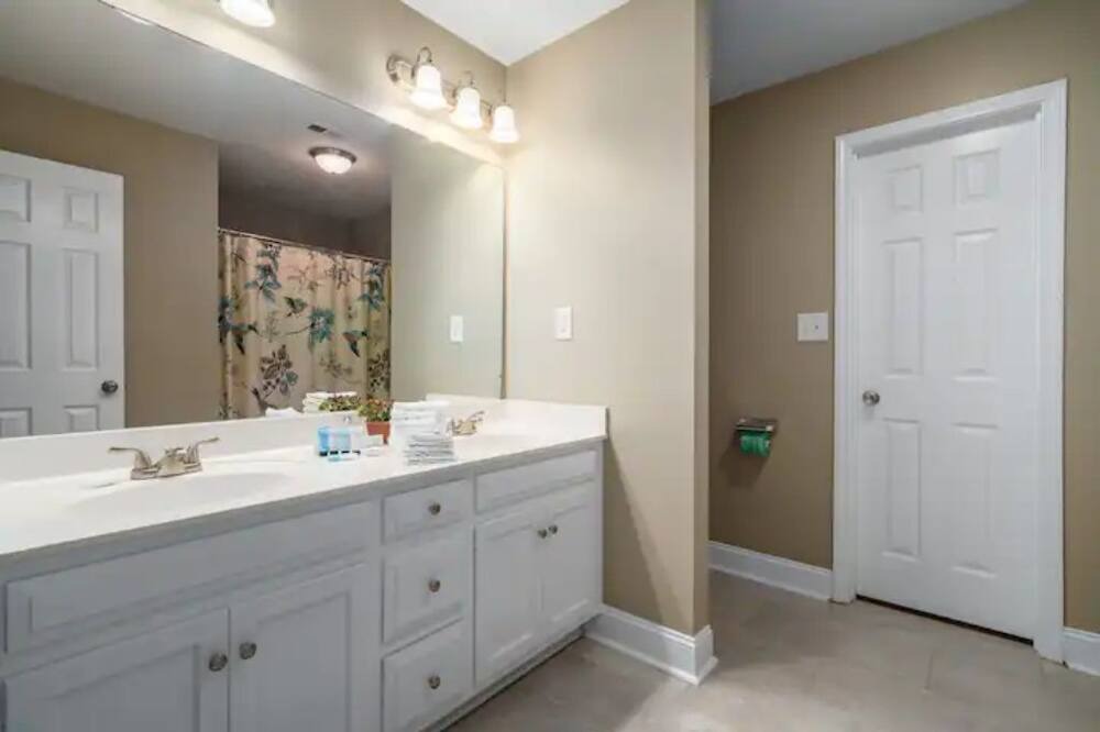 Photo of Bathroom in Calera