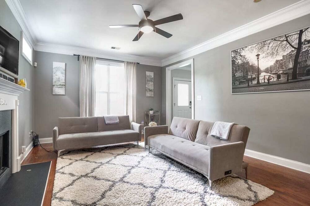 Photo of Livingroom in Knight Park