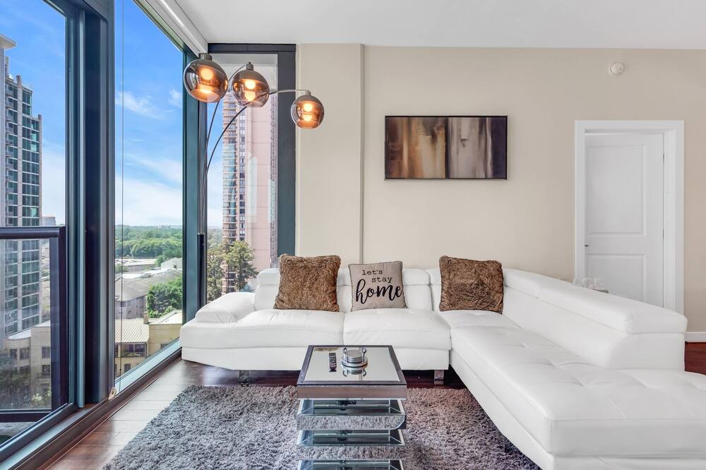 Photo of Livingroom in Lenox