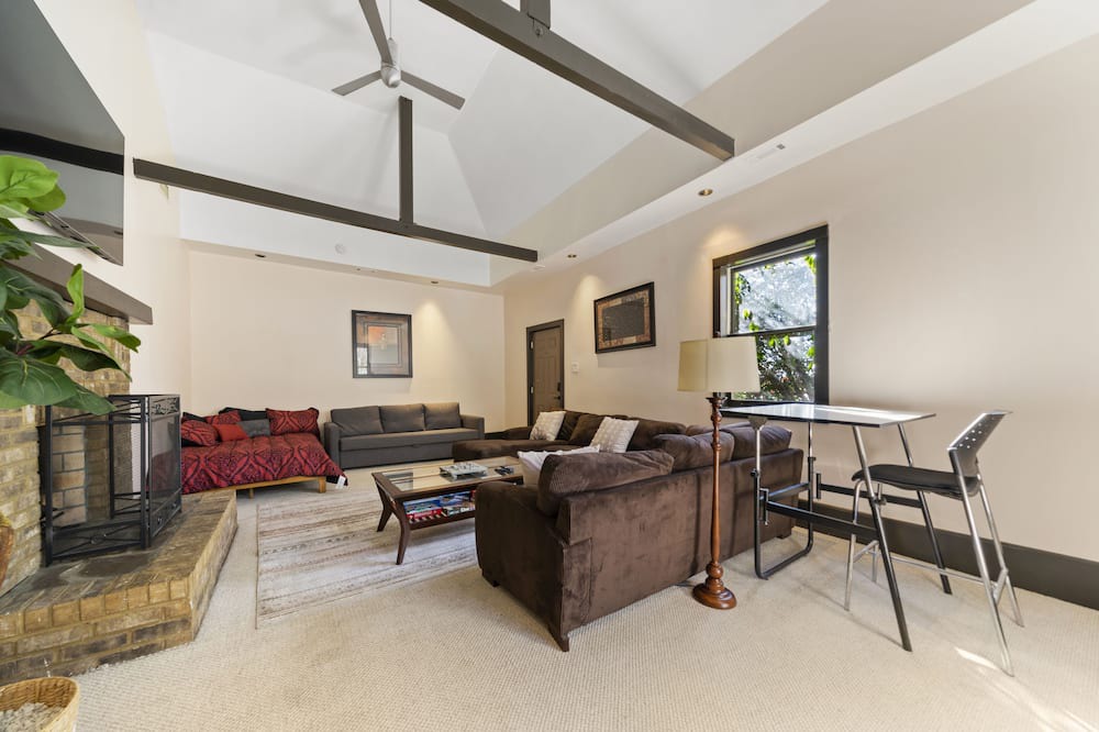 Photo of Livingroom in Westside