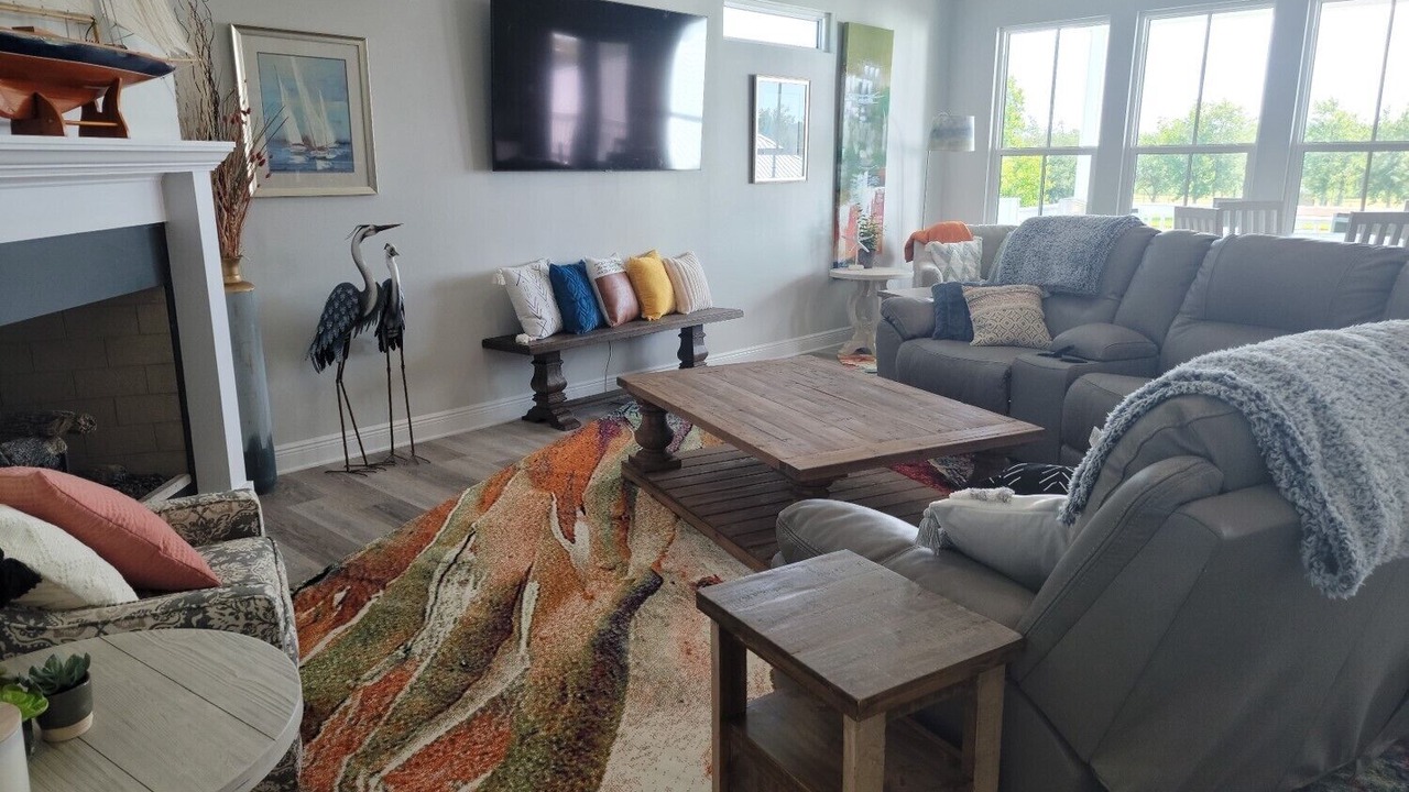 Photo of Livingroom in Henderson Point
