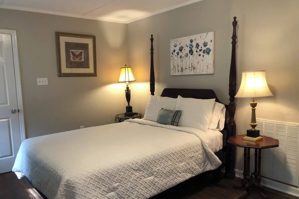 Photo of Bedroom in Pine Mountain Valley