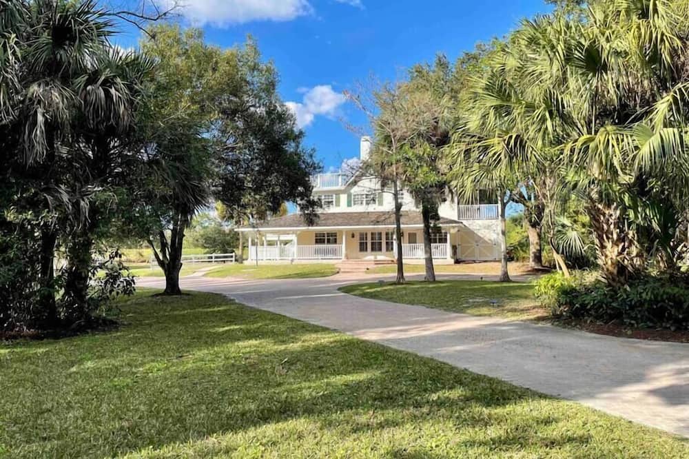 Photo of Others in Palm Beach Country Estates