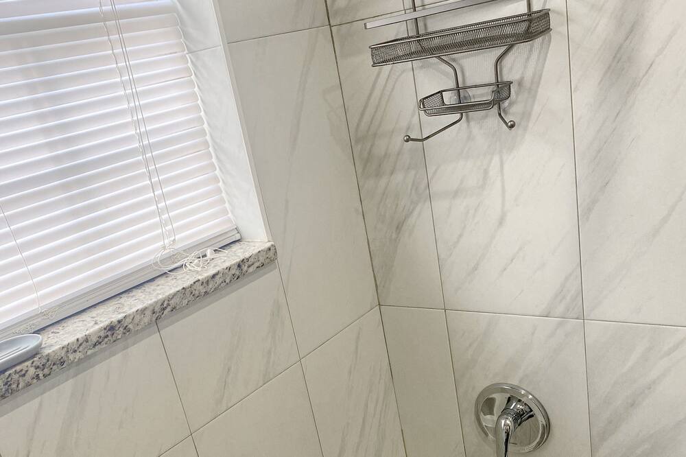 Photo of Bathroom in Lindbergh