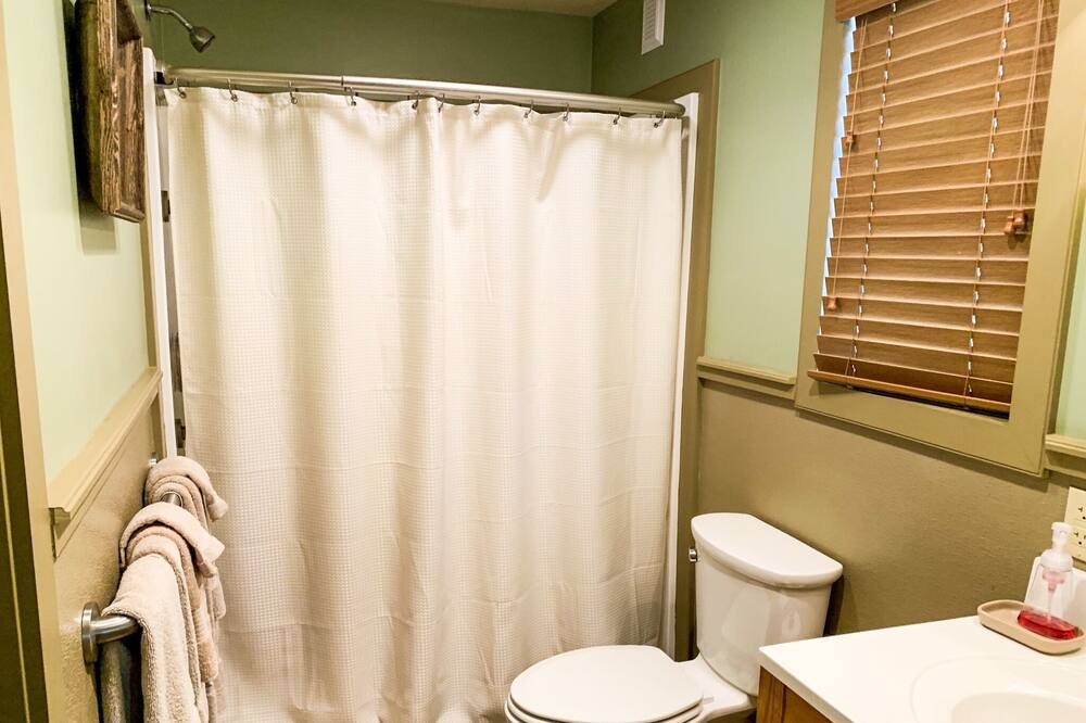 Photo of Bathroom in Edgefield