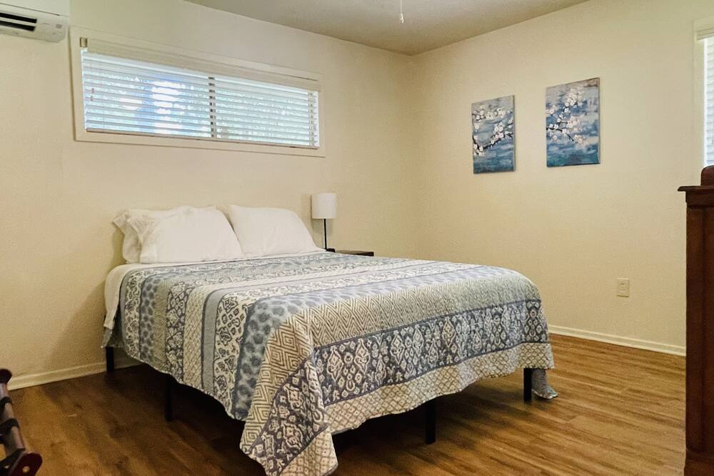 Photo of Bedroom in Fondren