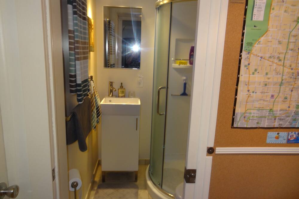 Photo of Bathroom in Harbor Village