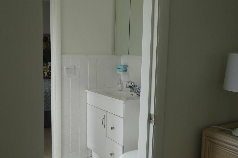 Photo of Bathroom in Harbor Village