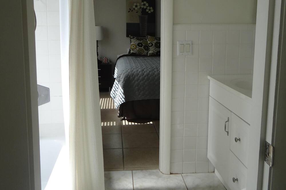 Photo of Bathroom in Harbor Village