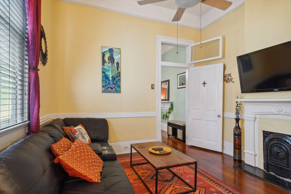 Photo of Livingroom in Algiers Point