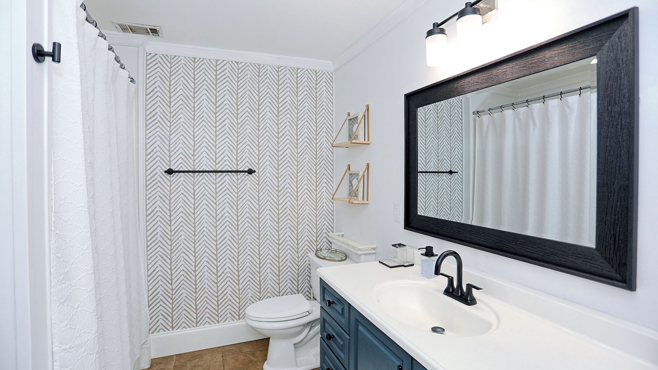 Photo of Bathroom in Thunderbolt