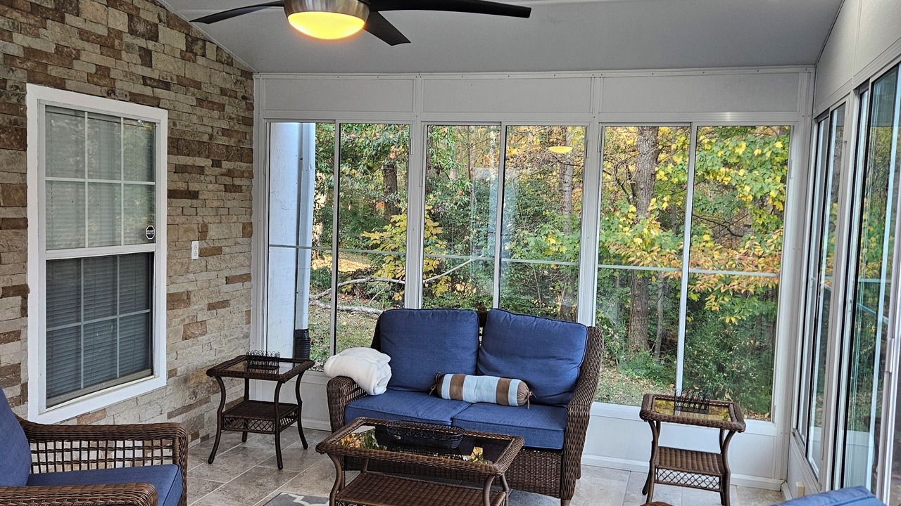 Photo of Livingroom in Oak Ridge