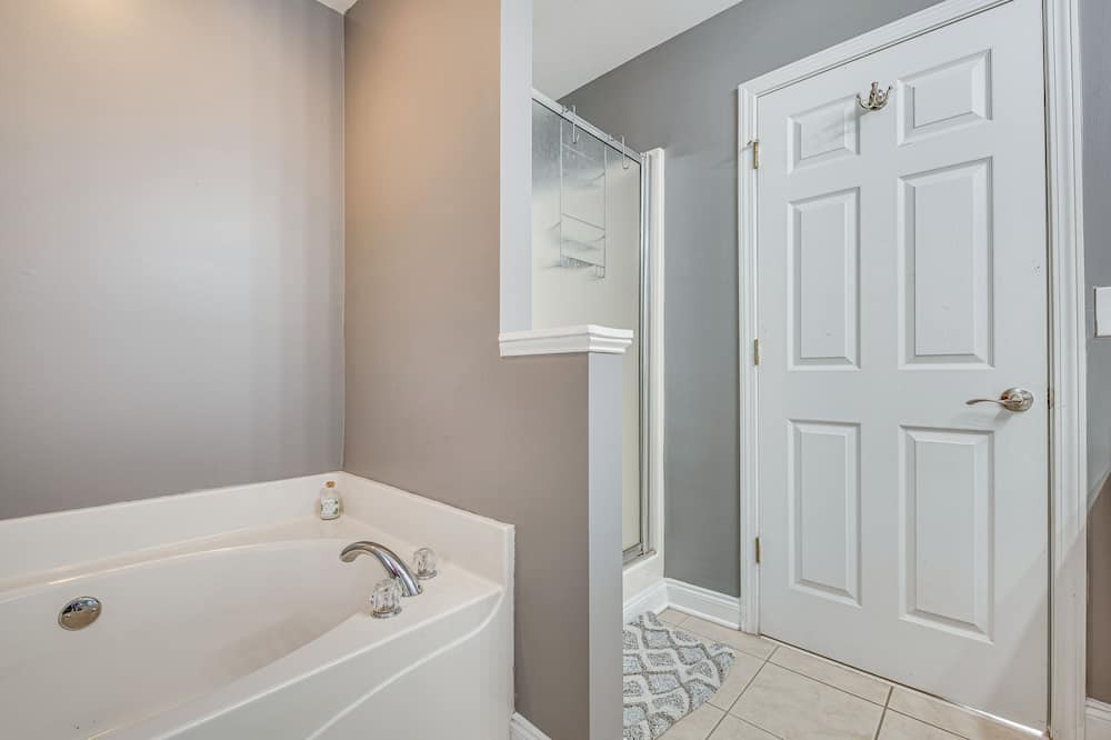 Photo of Bathroom in Mableton