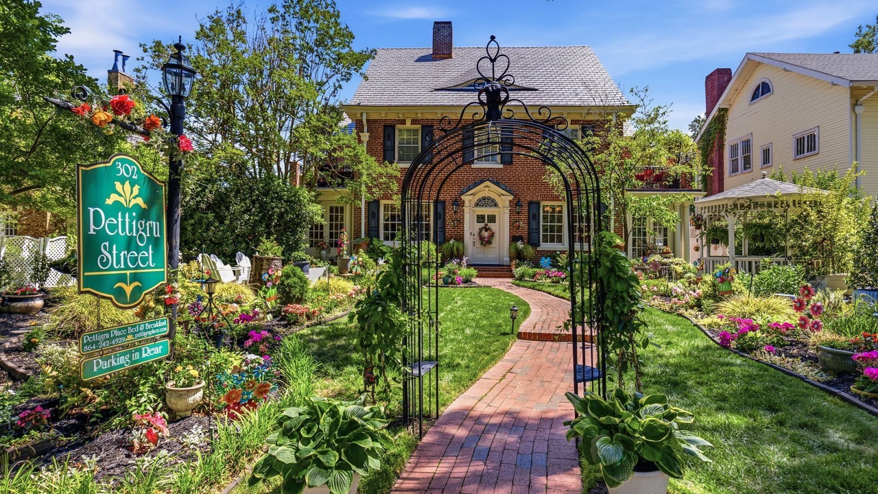 Photo of Outdoor in Pettigru Street Historic District
