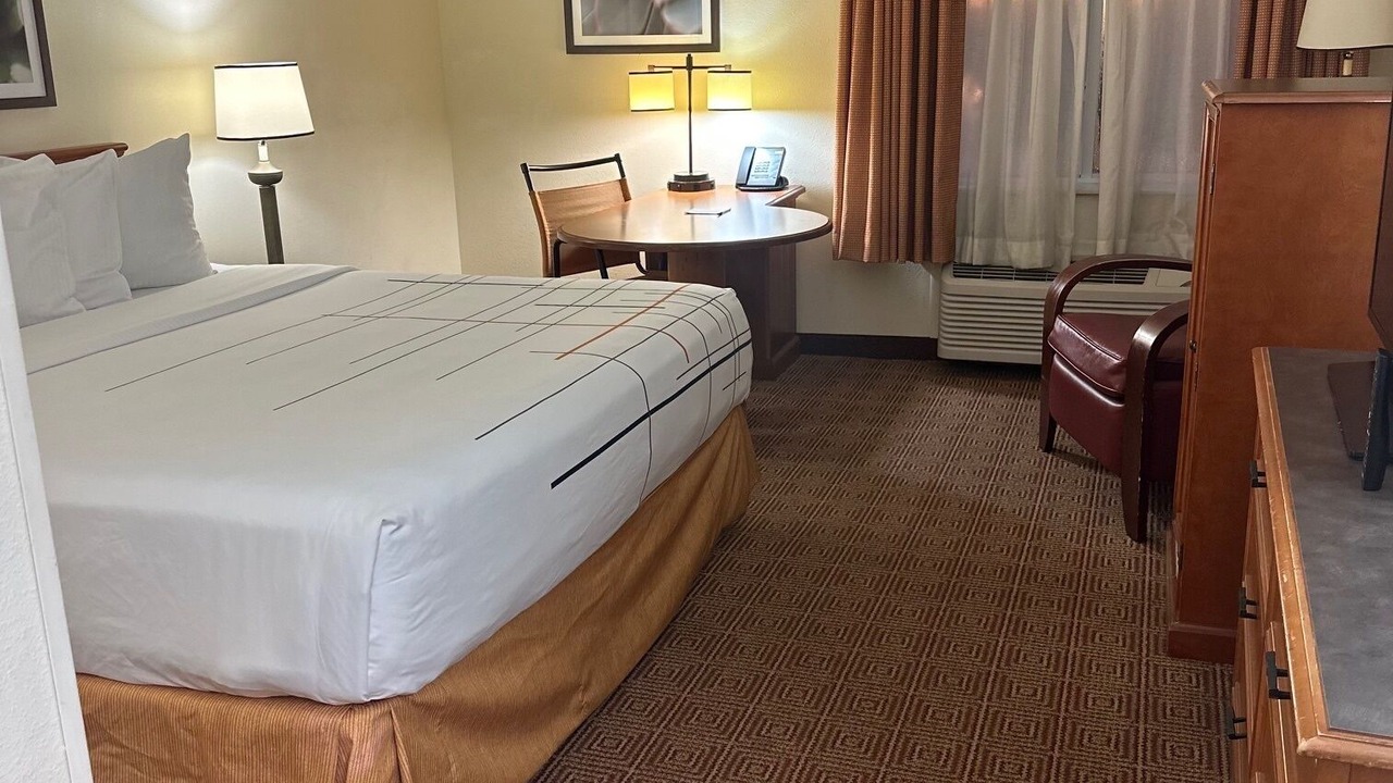 Photo of Bedroom in Sunrise