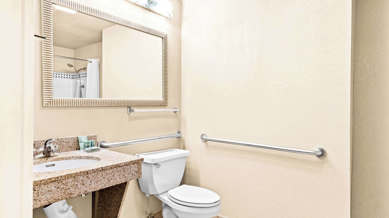 Photo of Bathroom in Gwinnett Place