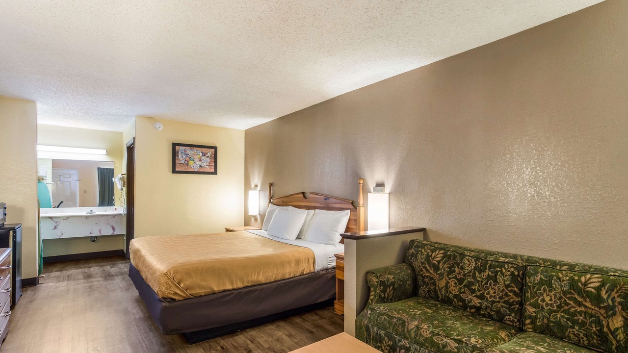 Photo of Bedroom in Clinton