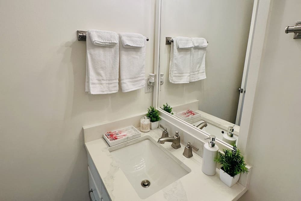 Photo of Bathroom in Gunter Afs