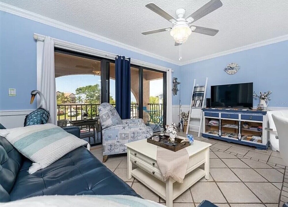 Photo of Livingroom in Englewood