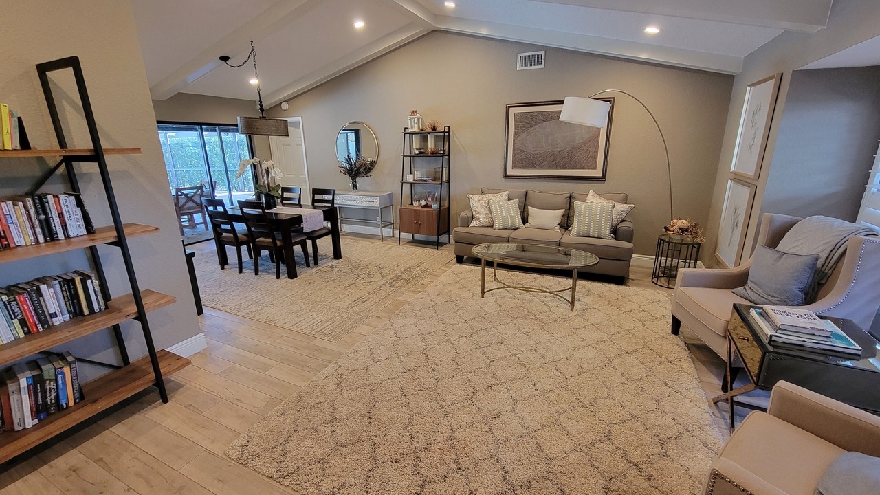 Photo of Livingroom in Hunt Club
