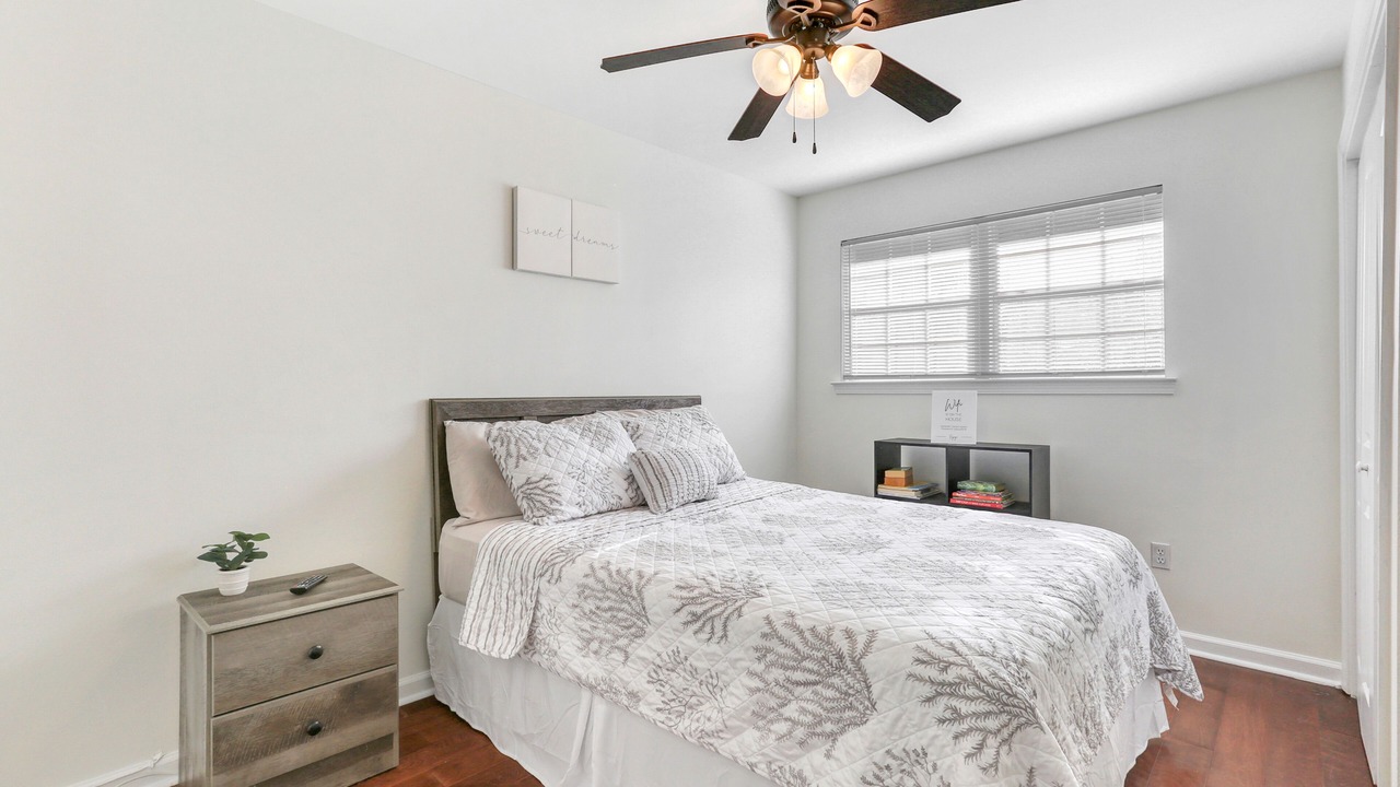 Photo of Bedroom in Little Woods