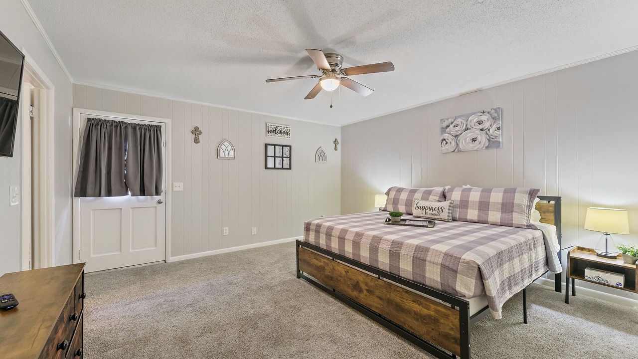 Photo of Bedroom in Enterprise