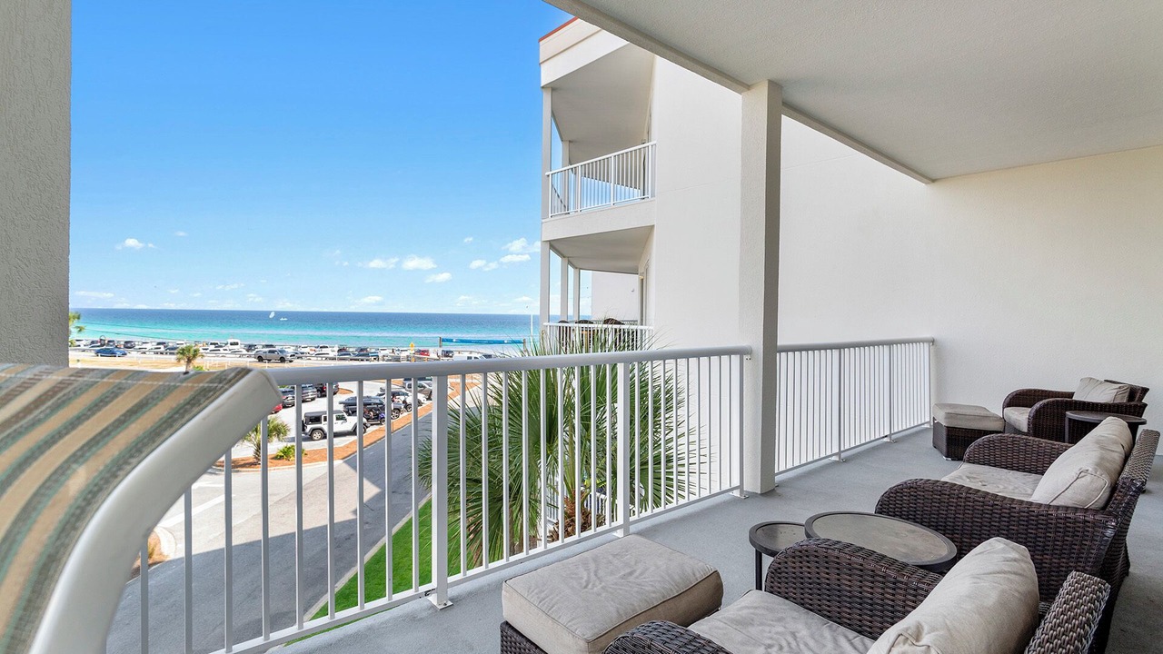 Photo of Patio Balcony in Avalon Beach Estates
