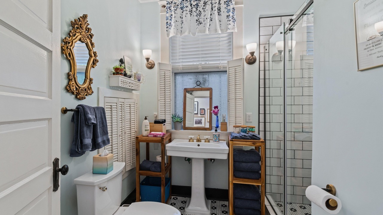 Photo of Bathroom in Cooper-Young Historic District