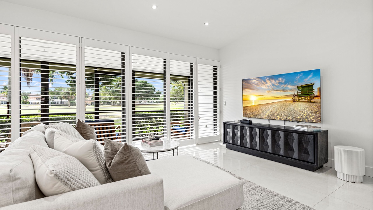 Photo of Livingroom in Hunt Club