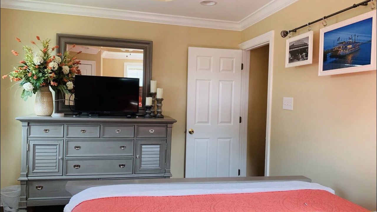Photo of Bedroom in Freret