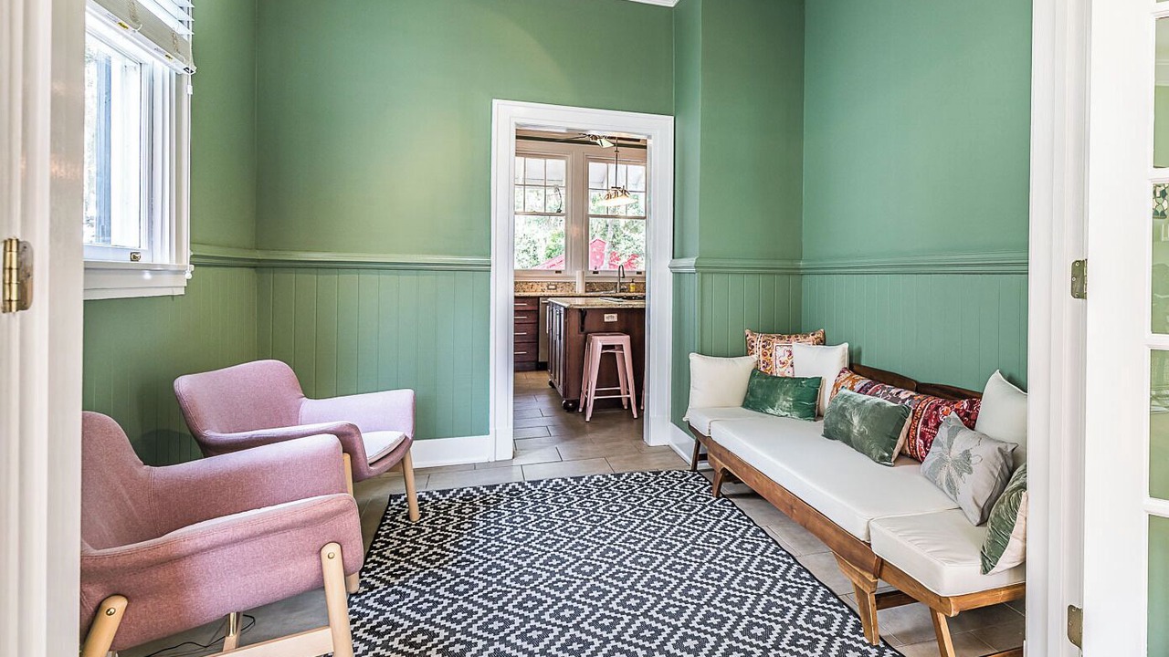 Photo of Livingroom in Historic District