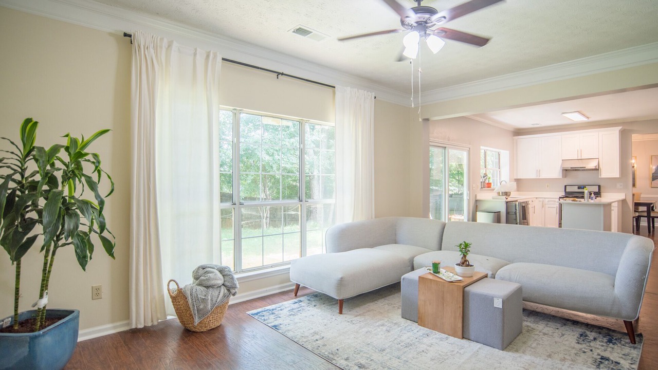 Photo of Livingroom in Johns Creek
