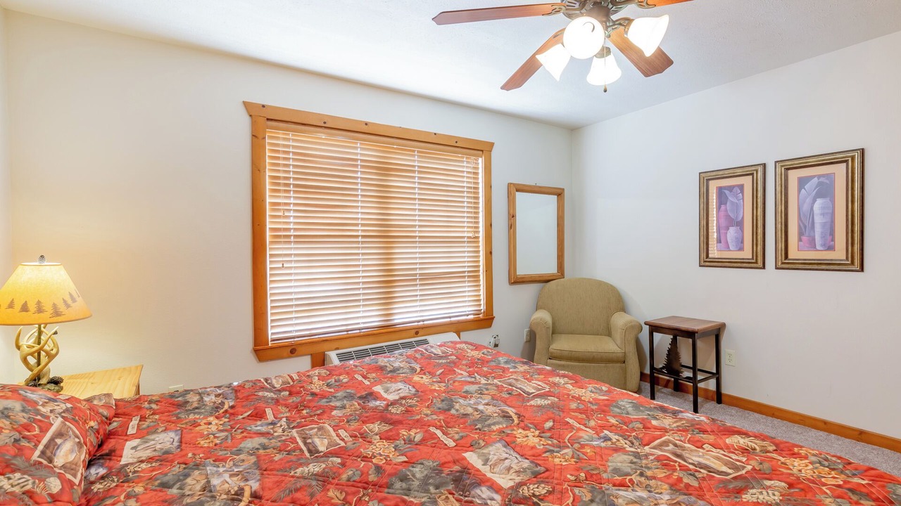 Photo of Bedroom in Reeds Spring