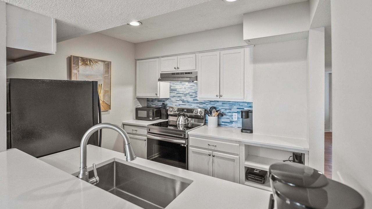Photo of Kitchen in Oceanmarsh Subdivision