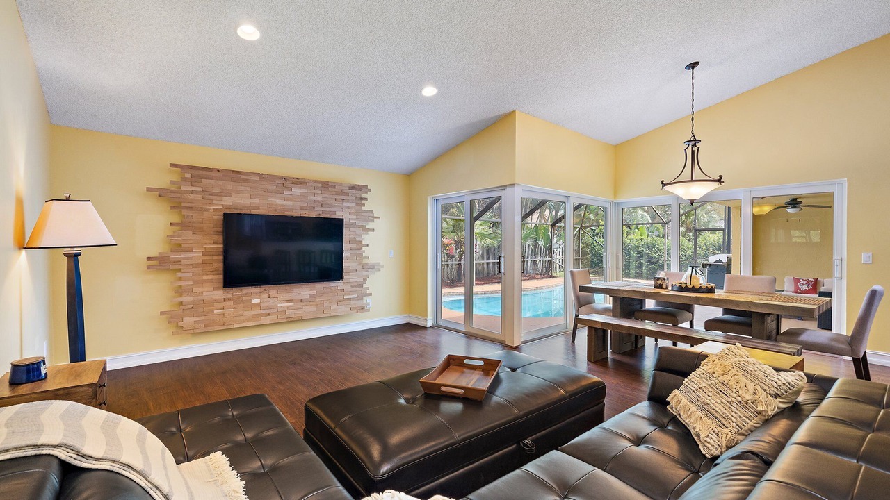 Photo of Livingroom in Greenview Shores