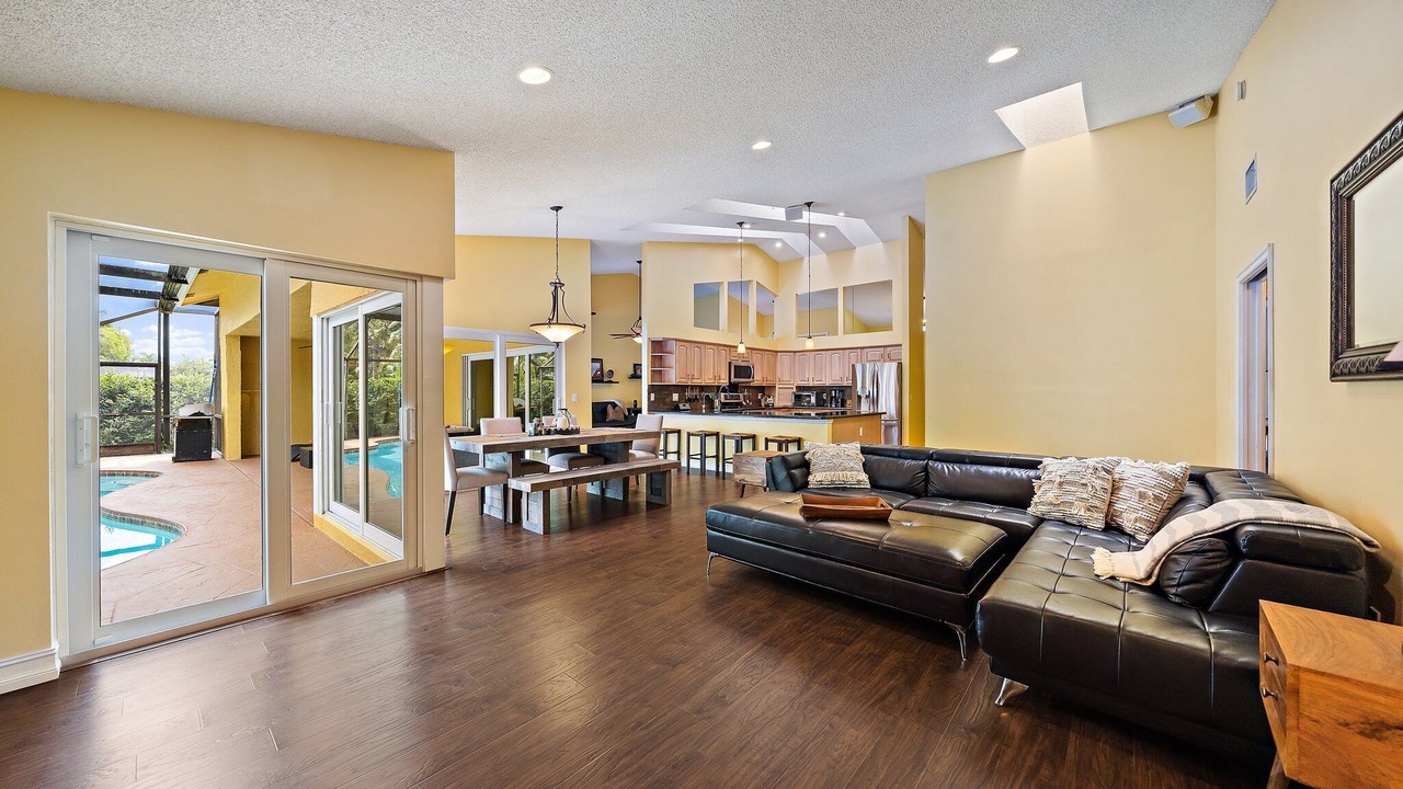 Photo of Livingroom in Greenview Shores