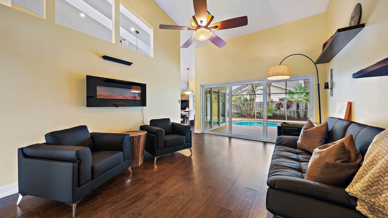 Photo of Livingroom in Greenview Shores