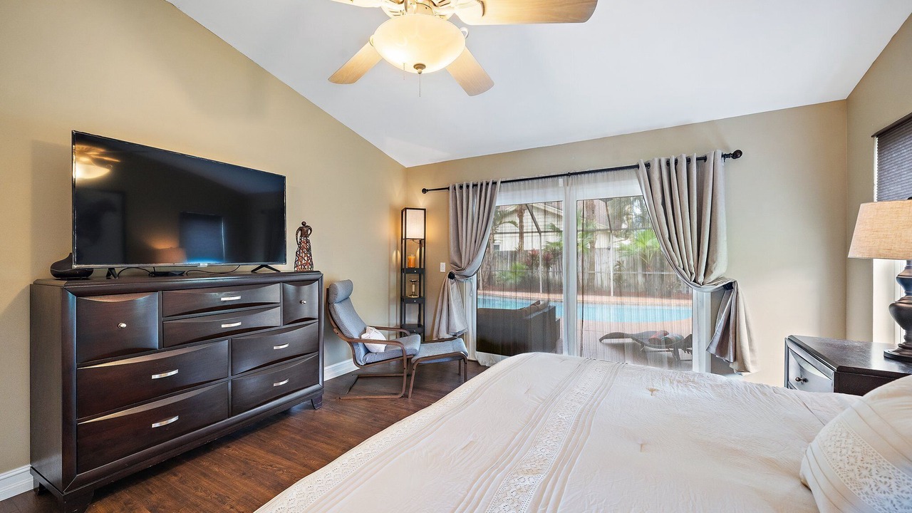 Photo of Bedroom in Greenview Shores