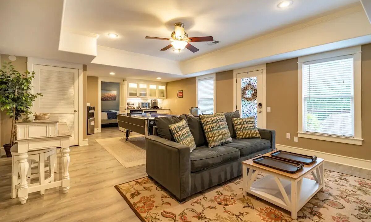 Photo of Livingroom in Canton