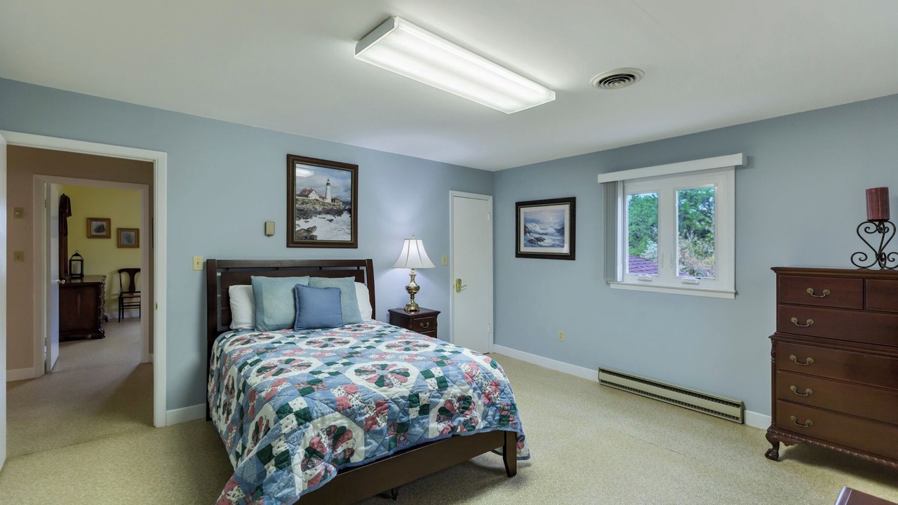 Photo of Bedroom in Salem