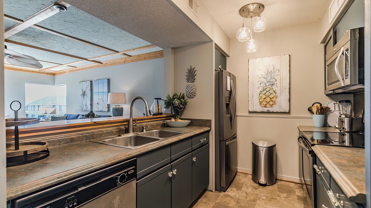 Photo of Kitchen in Oceanmarsh Subdivision