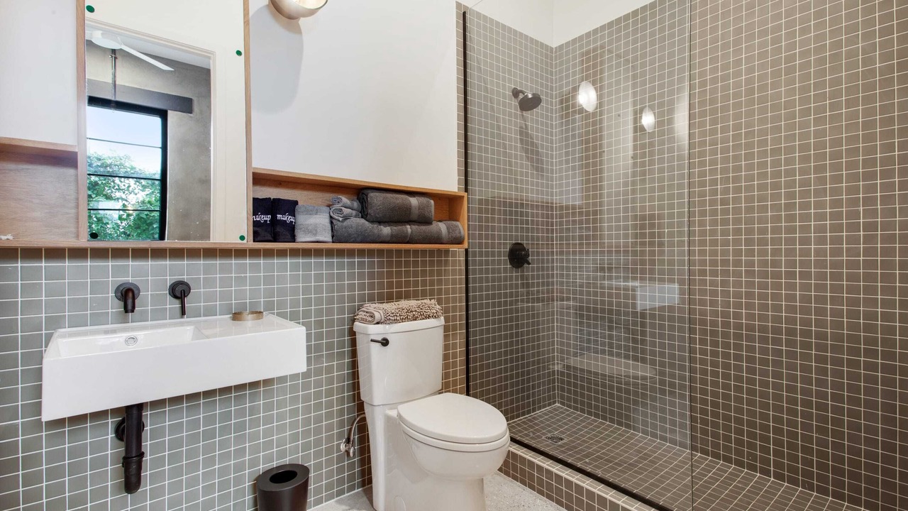 Photo of Bathroom in South 7th Ward